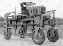 Early straddle carrier Early Valmet straddle carrier from the 1940s p1.png