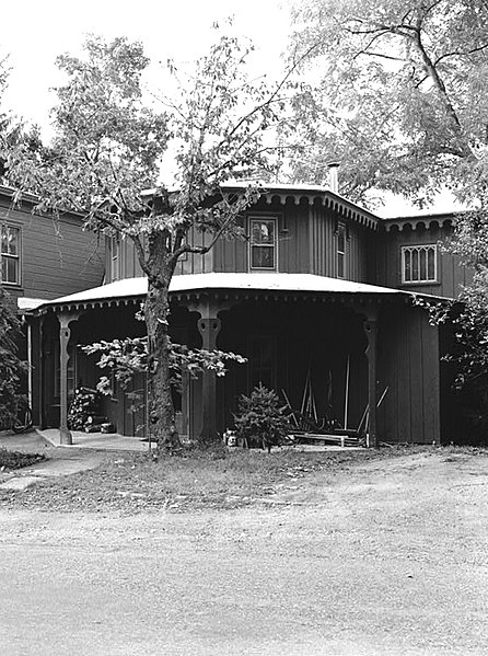 File:Edgewater North Gatehouse.jpg