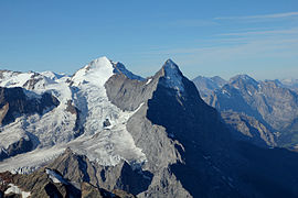 Esiplaanil on Eiger, tagaplaanil Mönch. Vaata Commonsis märgendeid