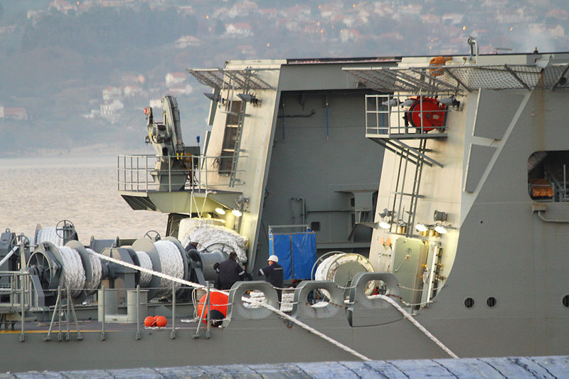 File:El HMAS Adelaide en Vigo (11195029205) (2).jpg