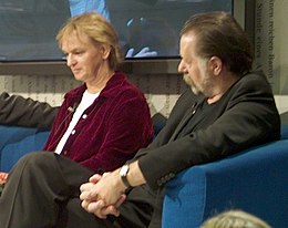 Elke Heidenreich + Bernd Schroeder auf dem Blauen Sofa (برش خورده) .jpg