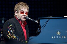 Axl Rose och Elton John framförde låten tillsammans under The Freddie Mercury Tribute Concert.