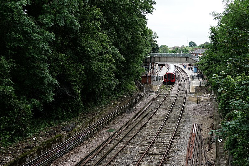 File:End of the Line - geograph.org.uk - 5000910.jpg
