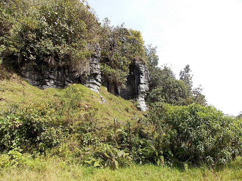 File:Estoraques de piedra - panoramio.jpg