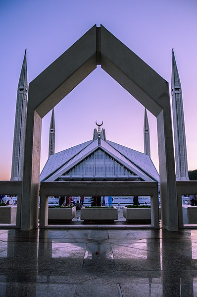 File:Faisal mosque by Alieez photography.jpg