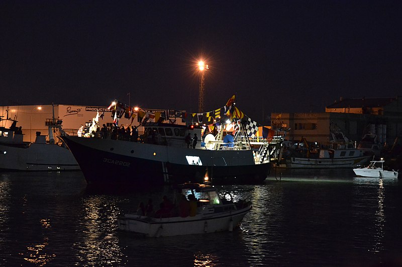 File:Festividad de la Virgen del Carmen 2013 (9305390829).jpg