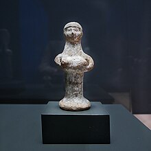 Pillar figure shows antiquity of "handbra"-like pose Figurilla pilar femenina, British Museum.jpg