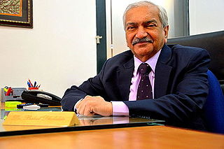 <span class="mw-page-title-main">Bakul Harshadrai Dholakia</span> Indian economist