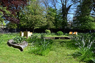 Philosophical garden of Erasmus House in Anderlecht Filosofische tuin.jpg