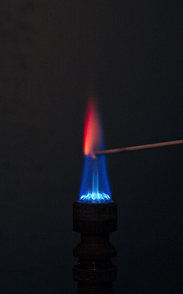 File:Flammenfärbung Strontium (Sr).jpg