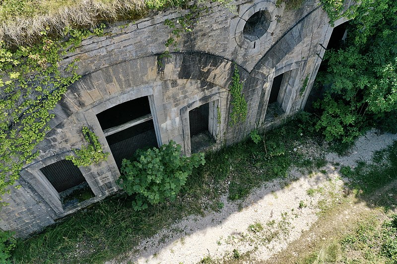 Fichier:Fort chailluz aerial view rooms.jpg