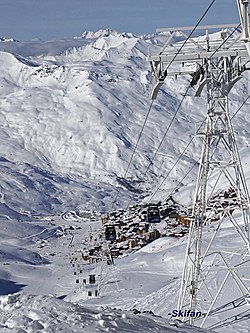 Vue sur la ligne du funitel à mi-parcours