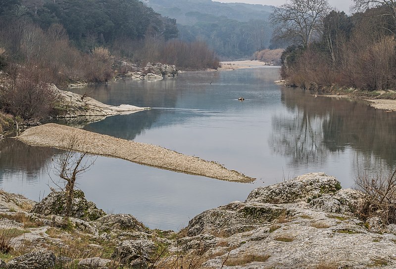 File:Gardon near Pont du Gard 10.jpg