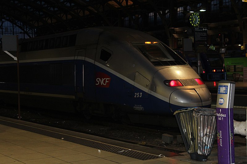 File:Gare Lille Flandres Lille 2.jpg