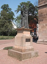 Monument voor Georg von Kopp voor de St. Cyriacuskerk