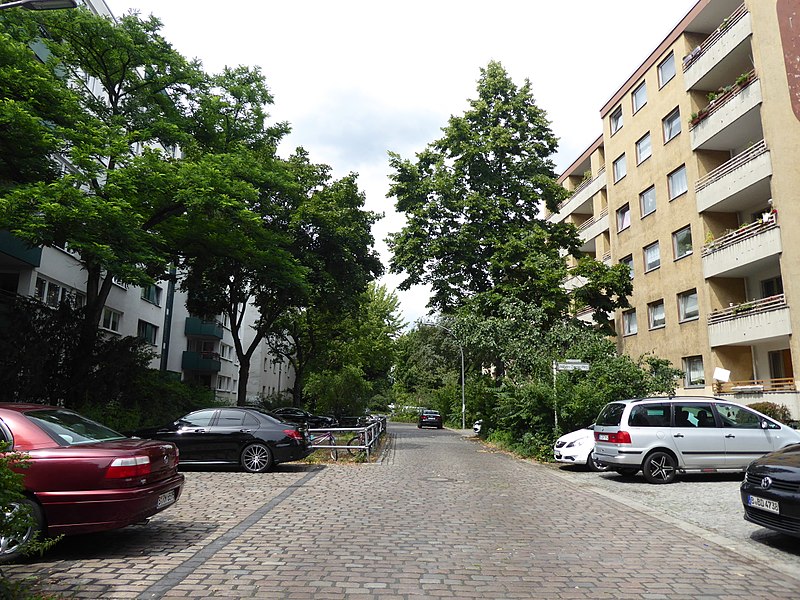 File:Gesundbrunnen Ackerstraße-01.jpg