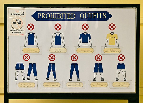 An information sign regarding the strict dress code for entry to the Grand Palace.