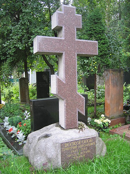 Berkas:Grave of Volkogonov in Moscow.jpg