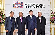 HANDSHAKE - BRATISLAVA SUMMIT 16. SEPTEMBER 2016 (cropped).jpg