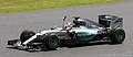 Lewis Hamilton comemorando a vitória no Grande Prêmio da Grã-Bretanha de 2015 ao pilotar a Mercedes F1 W06 Hybrid.