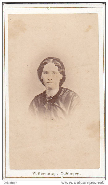 File:Henriette Schüle, geb. Rüdiger, Foto W. Hornung, Tübingen, um 1885 (ca. 10,4 x 6,2 cm).jpg