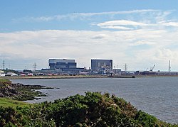 La centrale nucléaire de Heysham recadrée.jpg