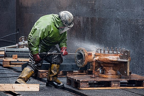 High pressure cleaning with personal protective equipment in the chemical industry