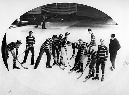 1 шайба в хоккее. Первый хоккей с шайбой в Канаде 1875. Первая хоккейная команда Канады 1904. Первый хоккейный матч 1875.