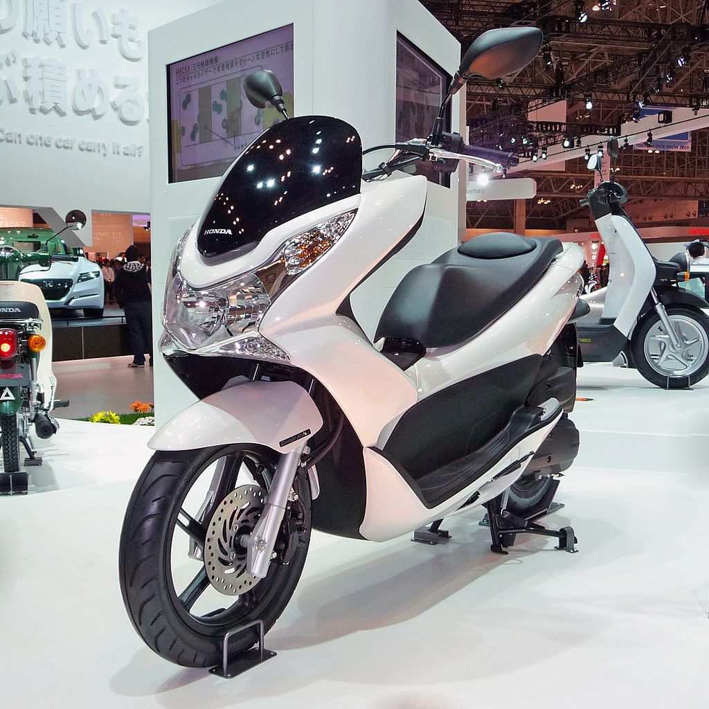 File:Honda PCX at the Tokyo Motor Show 2009.JPG - Wikimedia 
