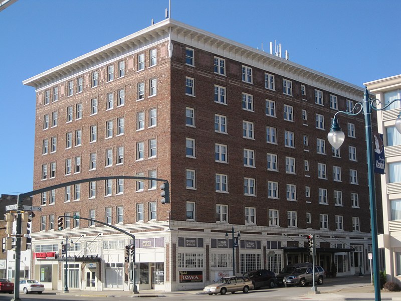 File:Hotel Iowa (5244895628).jpg