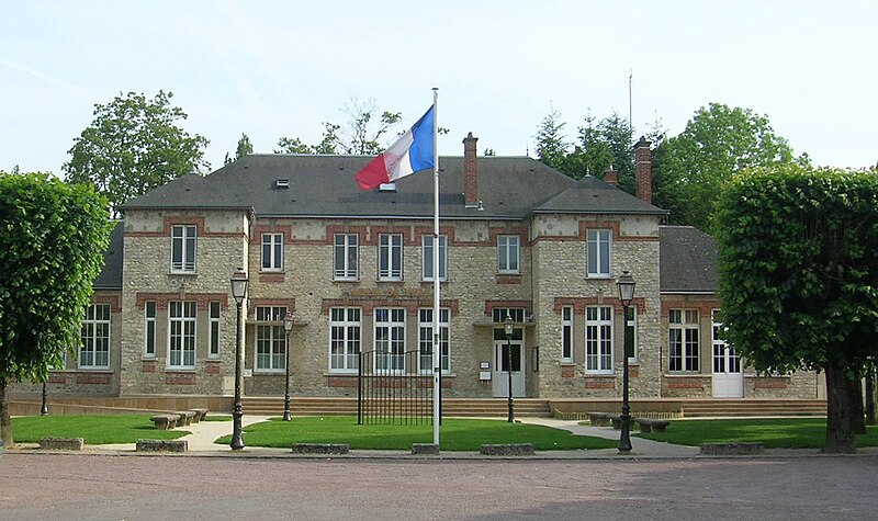 File:Hotel de ville Leves.jpg