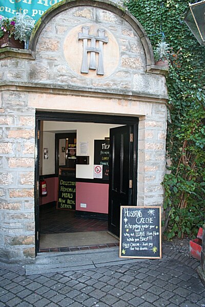 File:Husband Creche at Thunderton House - geograph.org.uk - 1004719.jpg