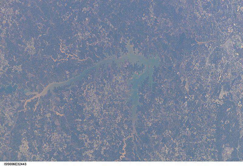 File:ISS006-E-32443 - View of The State of Georgia.jpg