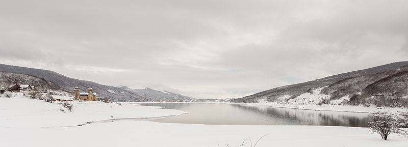 File:Iglesia de San Nicolás, Mavrovo, lago Mavrovo, Macedonia, 2014-04-17, DD 17.JPG