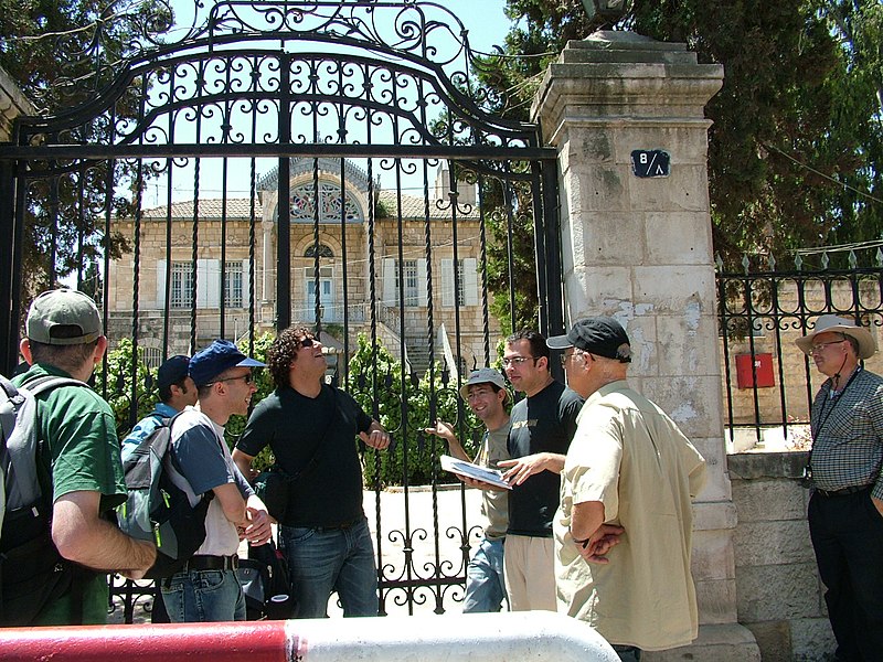 File:Image-Siur wikipedia in Jerusalem 2347.JPG