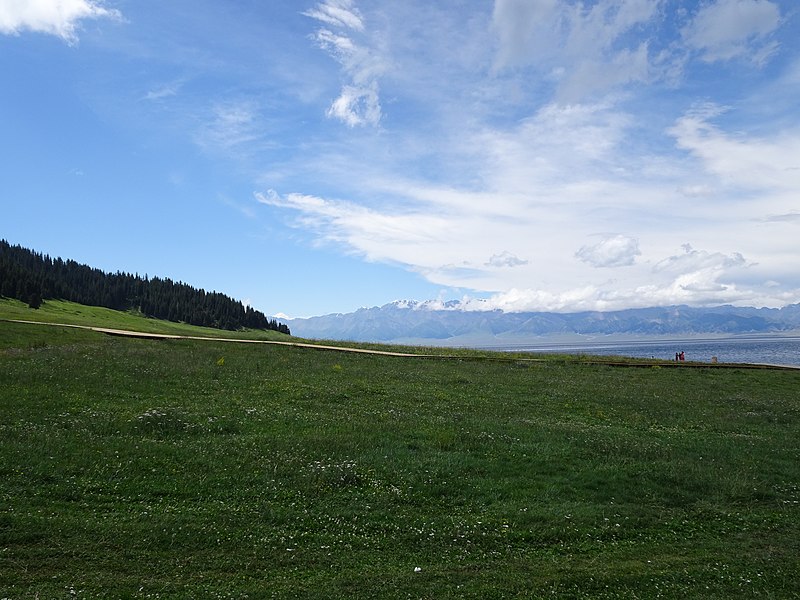 File:In Lake Sayram Scenic Spot, Xinjiang, China 21.jpg