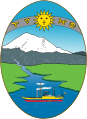 Blasón del Escudo Nacional del Ecuador, con Inti sobre el paisaje.