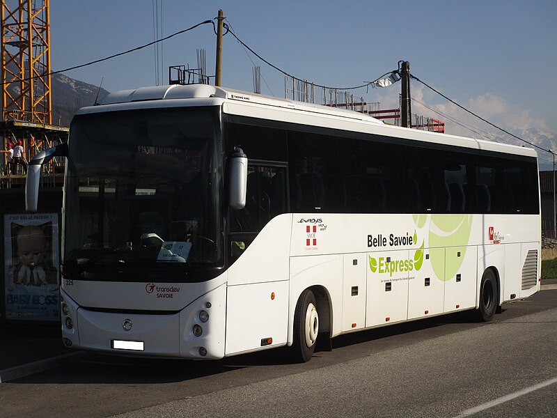 File:Irisbus Evadys HD n°325 - Transdev Savoie (Parc relais La Trousse, La Ravoire).jpg