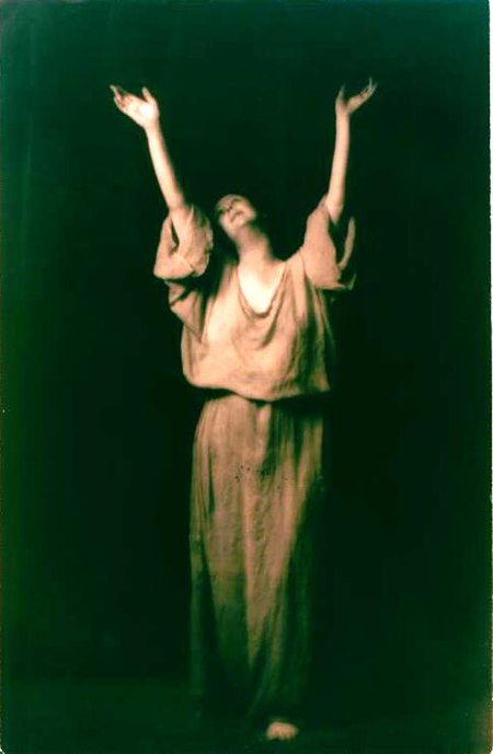 Isadora Duncan studies 1.jpg