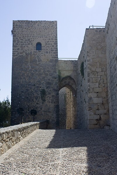 File:Jaén-Castillo de Santa Catalina-Puerta de entrada-20110919.jpg