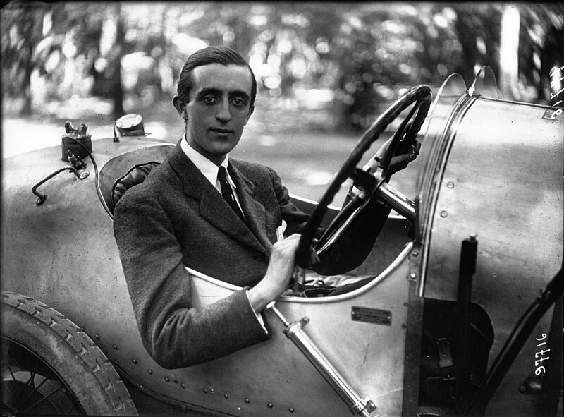 File:Jacques Mones-Maury in his Bugatti 1922.jpg
