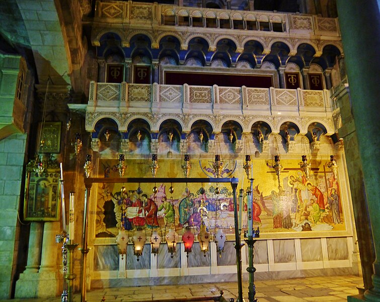 File:Jerusalem Grabeskirche Innen Eingangshalle 2.JPG