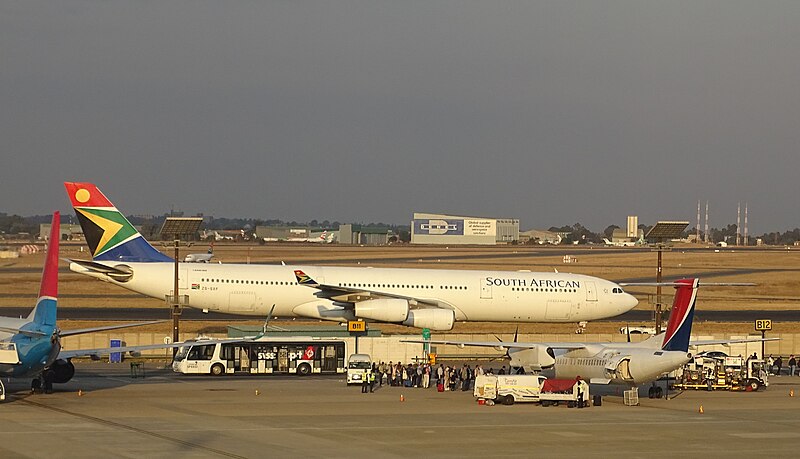 File:Johannesburg O.R. Tambo Airport South African Airways Airbus A340 ZS-SXF.jpg