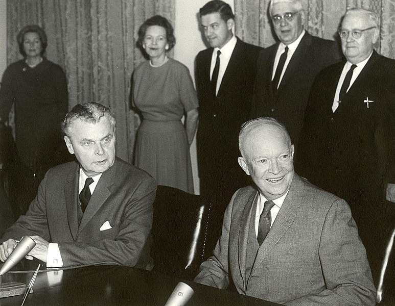 File:John Diefenbaker and Dwight Eisenhower at signing of Columbia River Treaty (January 1961) (cropped).jpg