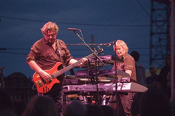 Geoff Downes (right) performing with Asia in 2006