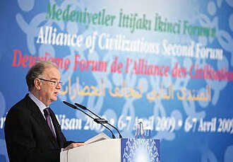 Jorge Sampaio, the UN High Representative for the Alliance of Civilizations, speaking at the 2009 Istanbul Forum Jorge Sampaio3.JPG