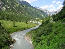 Dorfer Tal med vattendraget Kalserbach