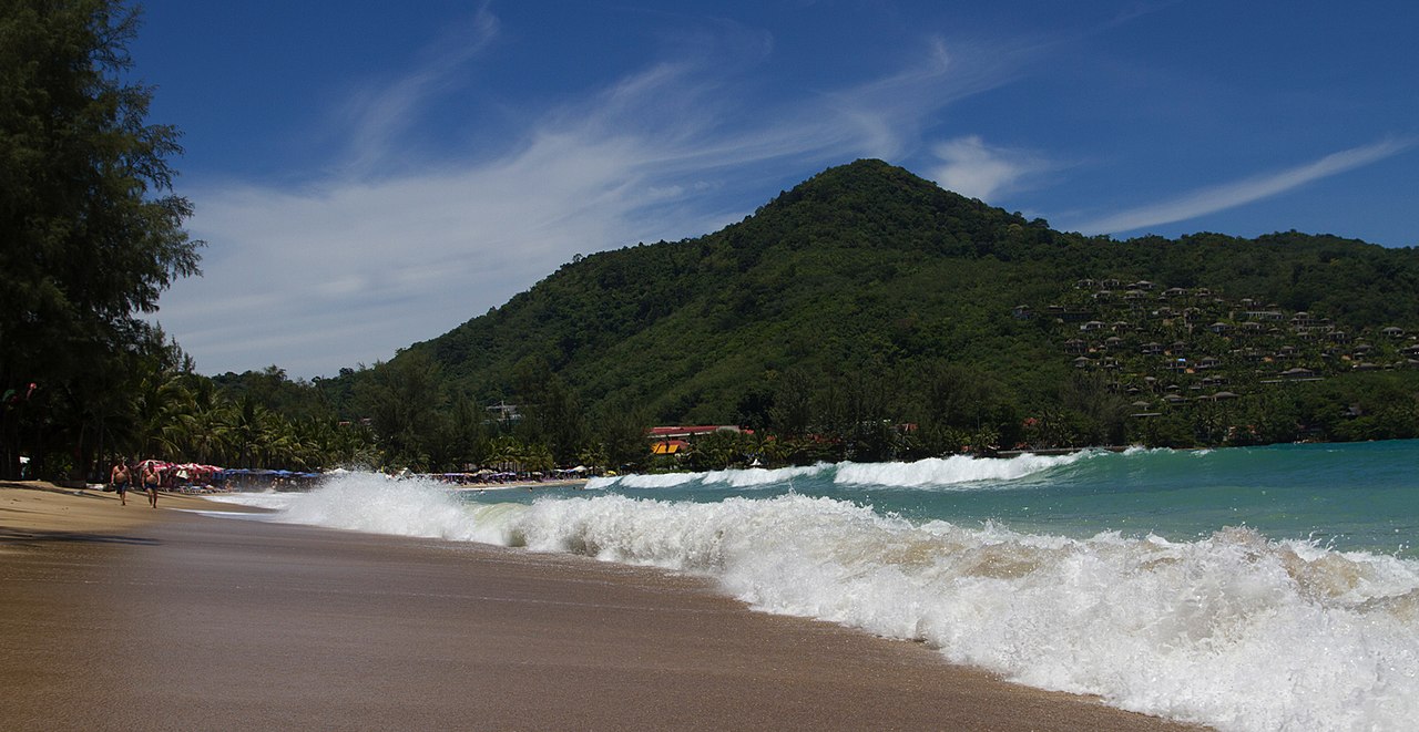 Kamala_Beach_-_panoramio