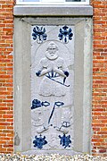 Grafzerk van een onbekend lid van de familie Wincken (of Wyncken) to Ringeheim uit ca. 1590 in de buitenmuur van de kerk. Het opschrift bevond zich vermoedelijk op een bronzen plaquette, die verloren gegaan is.