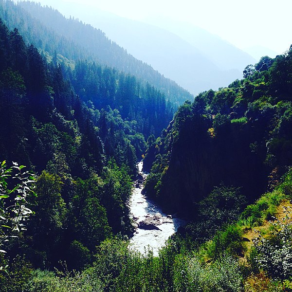 File:Kheer Ganga trek.jpg